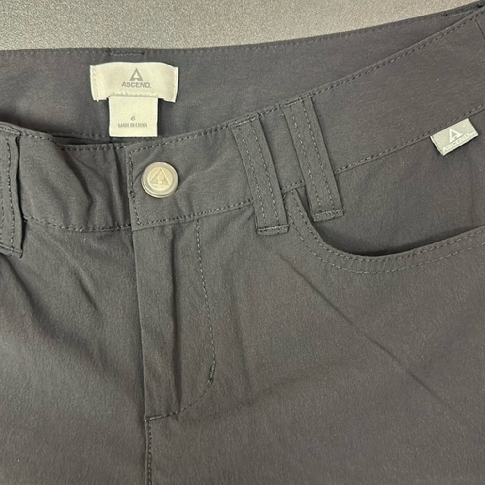 Ascend women’s black performance hiking pants with back pockets size 6
